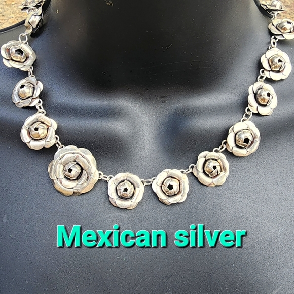 Sterling Jewelry - Vintage Mexican sterling silver Floral handmade  flower necklace